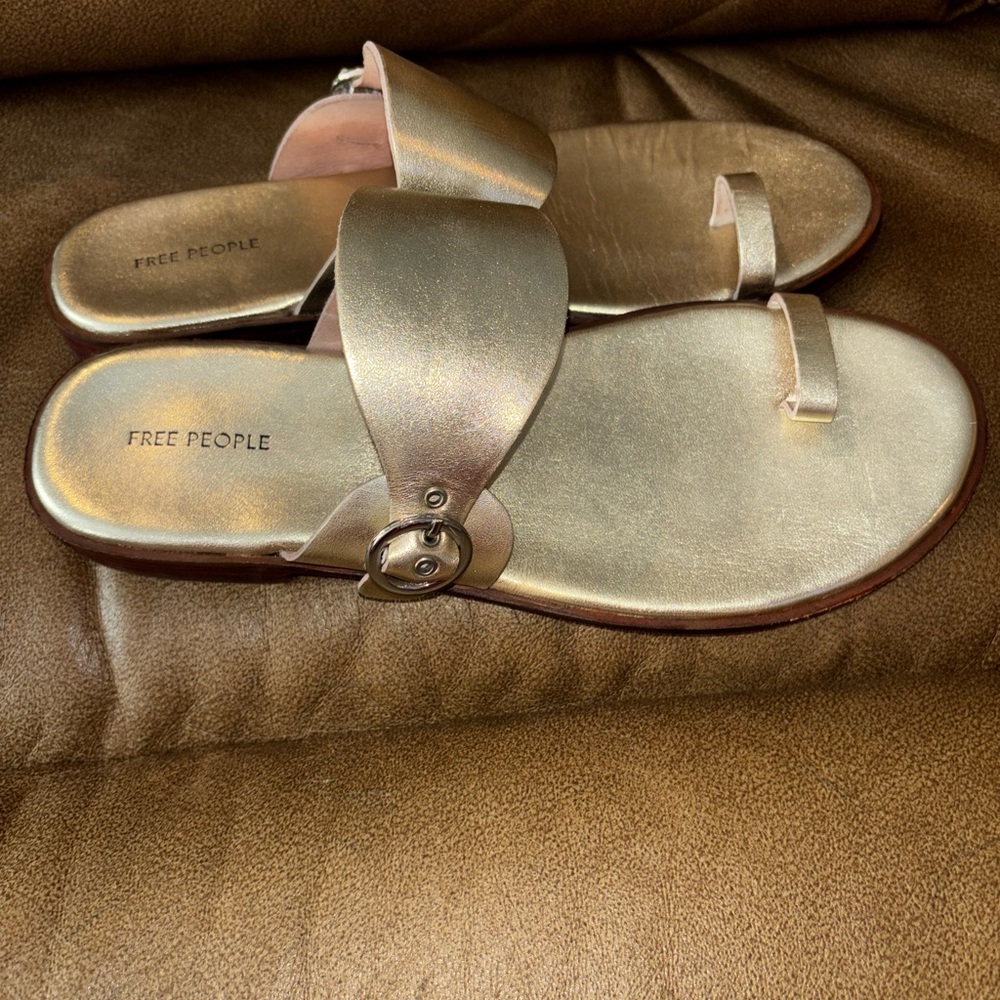 Free People Metallic Gold Sandals size 9.5 - Picture 3 of 4
